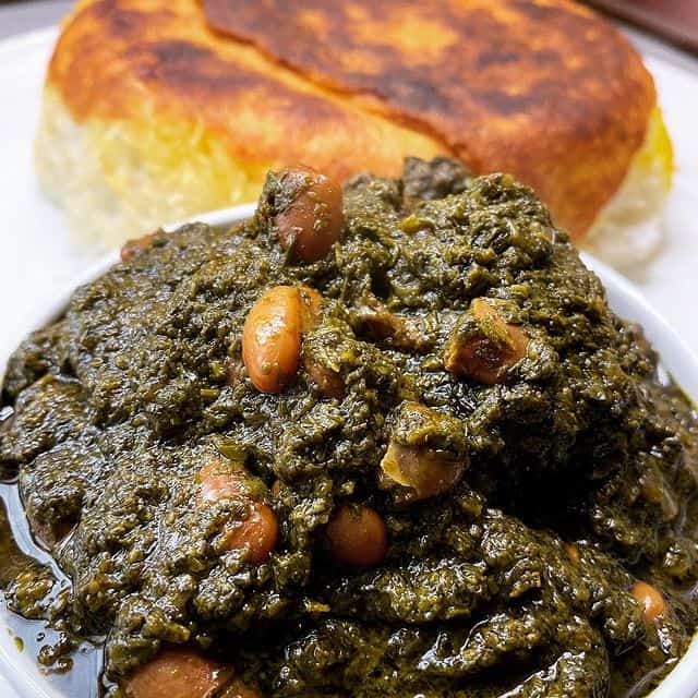 طرز تهیه قورمه سبزی جا افتاده و خوشمزه اصیل ایرانی