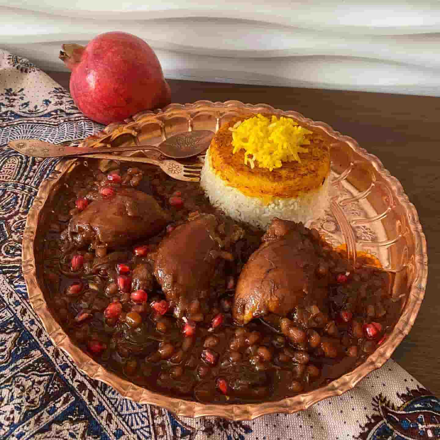 طرز تهیه خورشت مرغ ناردونی اصیل با سالاد انار