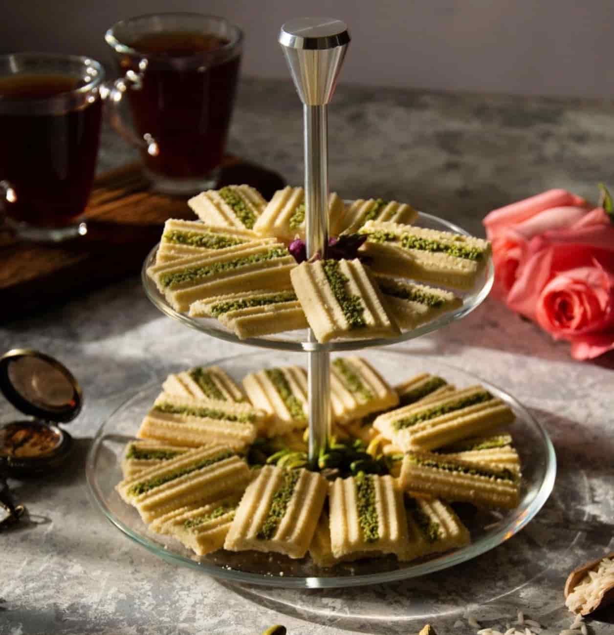 طرز تهیه شیرینی چرخی قزوینی بدون چرخ گوشت