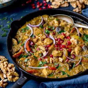 طرز تهیه خورش کاری مرغ و قارچ