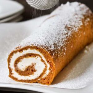 طرز تهیه رولت هویج و گردو به روش قنادی