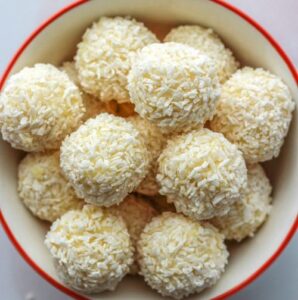 طرز تهیه ترافل نارگیلی با شیر عسلی ساده و مجلسی