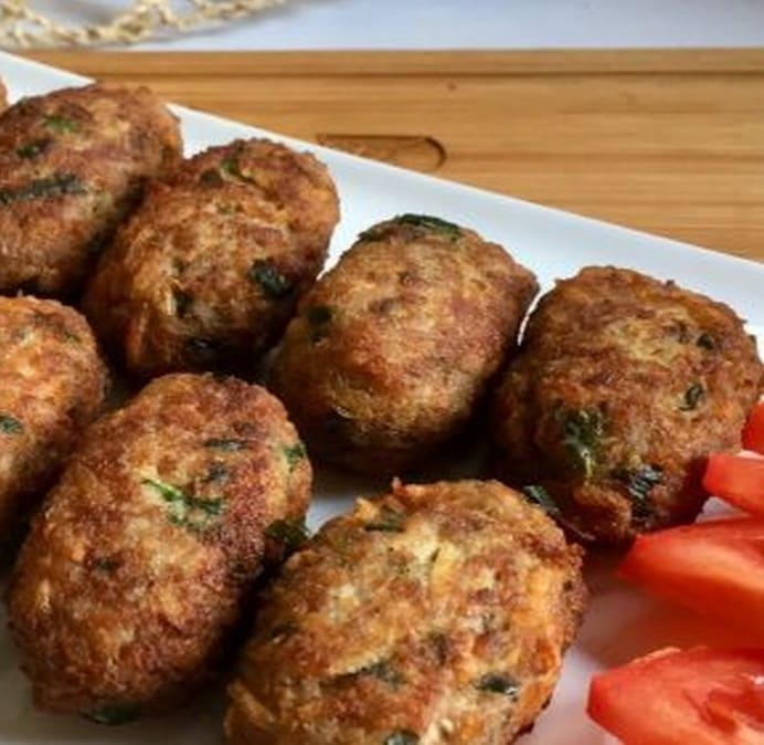 طرز تهیه کتلت قبرسی ترد با جعفری و گوشت چرخ کرده