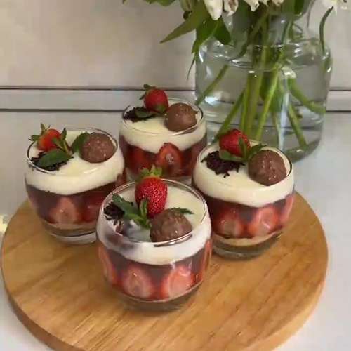 طرز تهیه پودینگ ژله ای با نشاسته و گلاب راحت و فوری